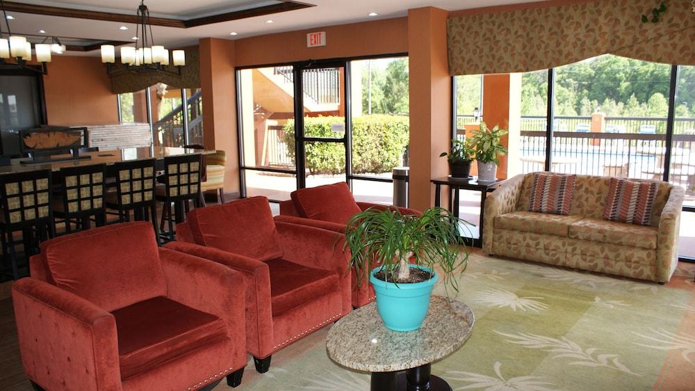 HomeTown Inn & Suites photo 3