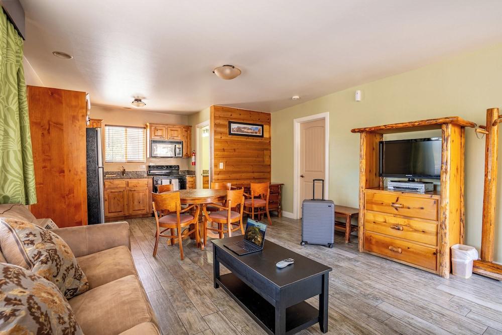 Petty Ranch Inn photo 71