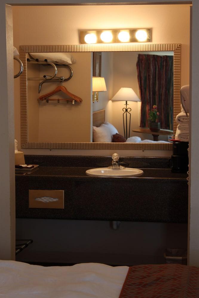 The Regency Inn photo 30