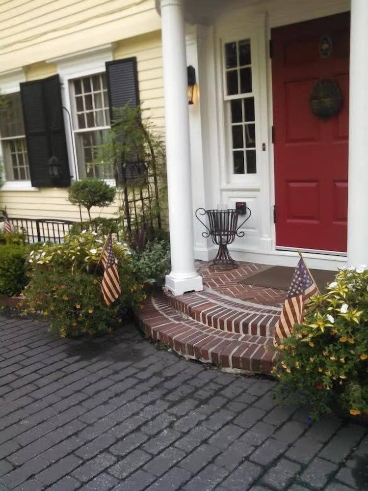 Bee and Thistle Inn photo 40