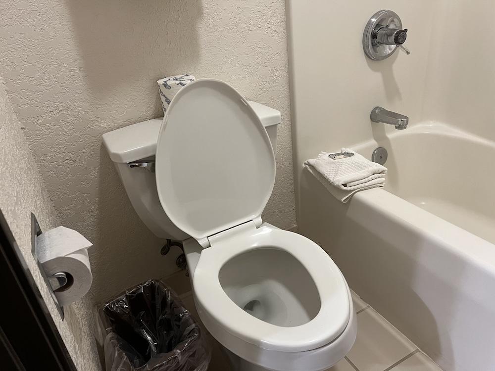 Express Inn & Suites photo 57