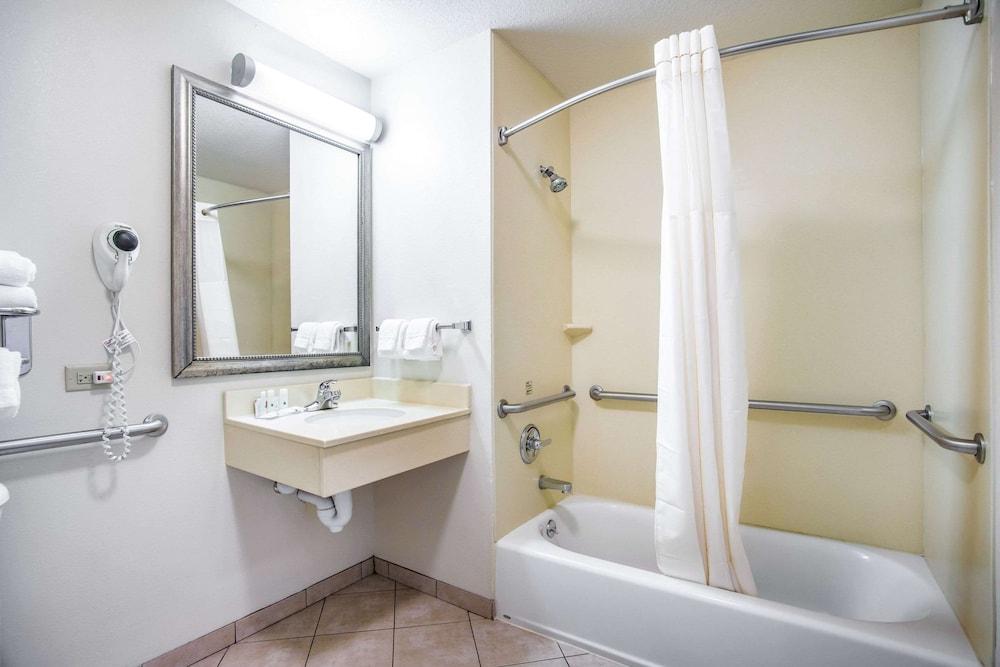 Quality Inn Parsons North photo 9