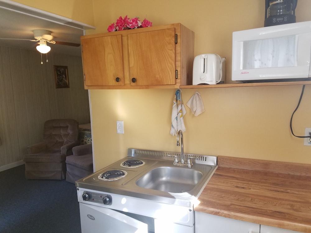 Sunnyside Motel & Cottages photo 9