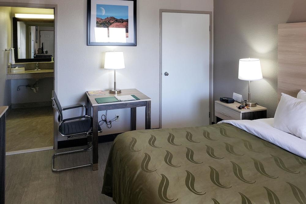 Quality Inn Airport East photo 25