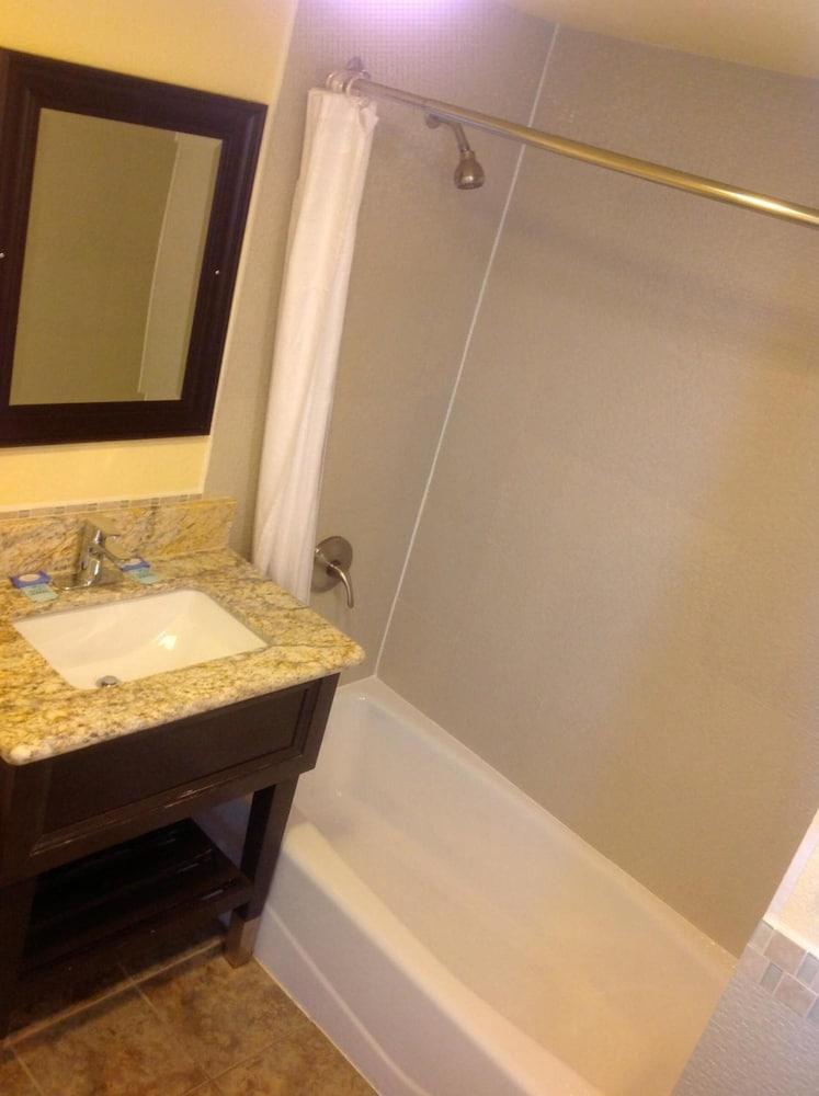 Bayshore Inn Motel photo 47