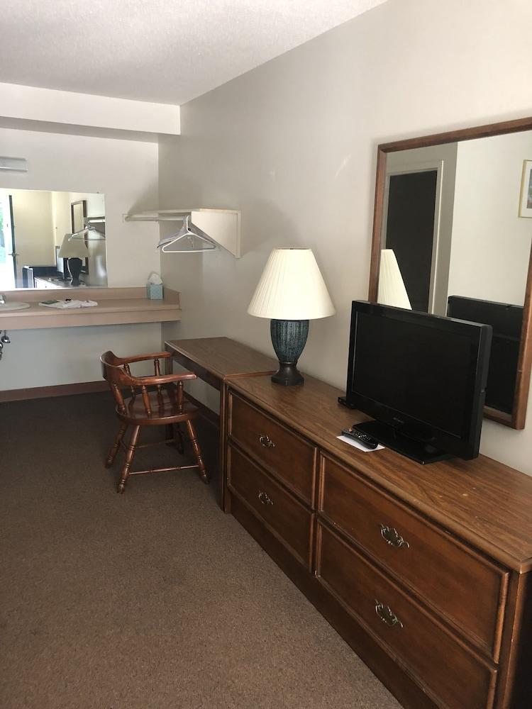 Gravity Inn Motel photo 7