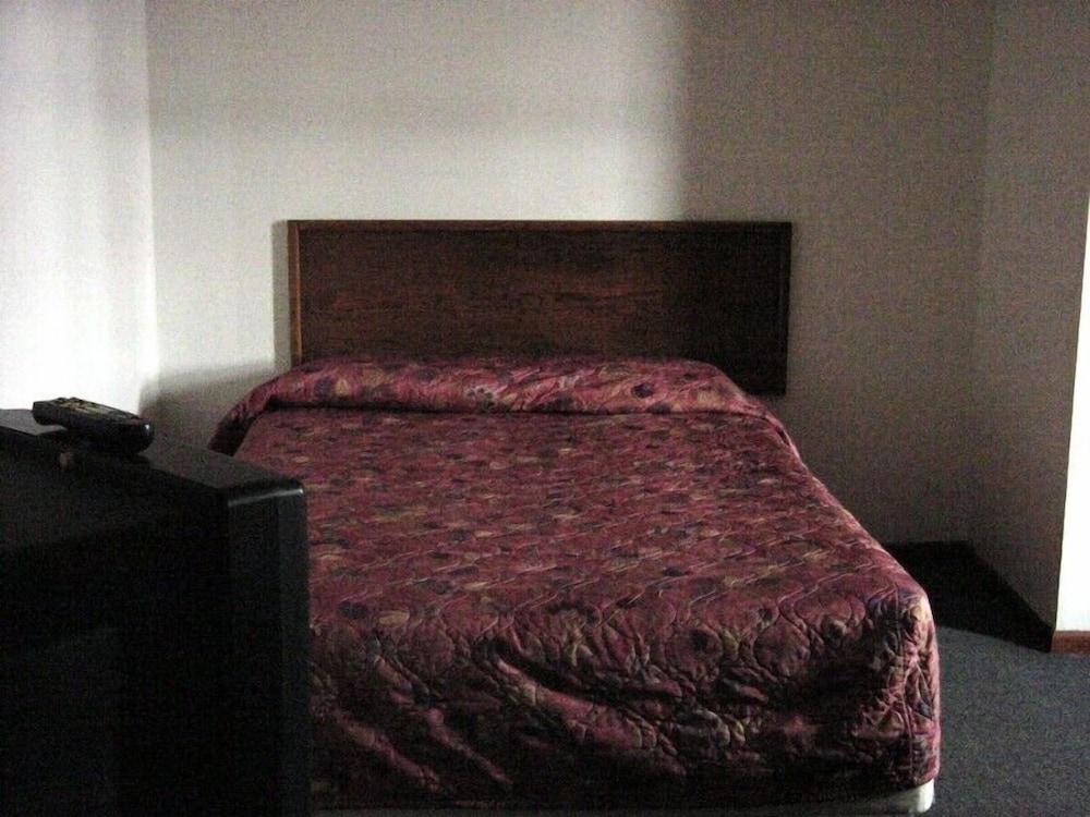 Double A Motel photo 4