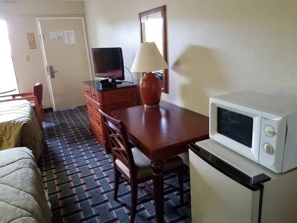 Americas Best Value Inn Augusta S photo 16