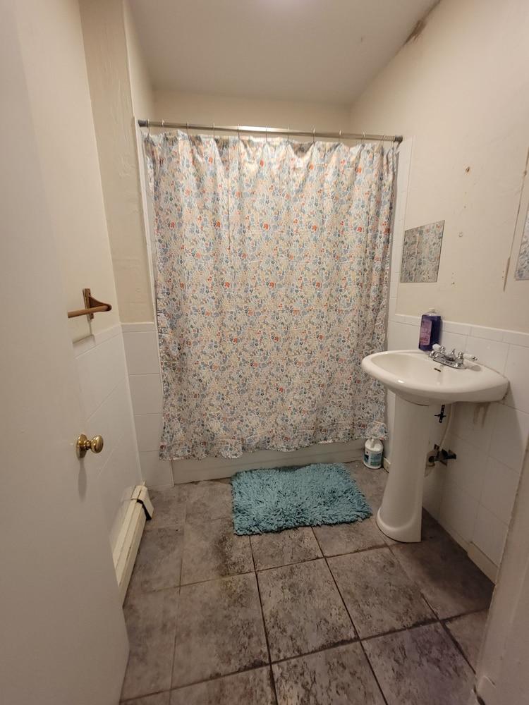Bedroom Near Downtown Boston - Hostel photo 16
