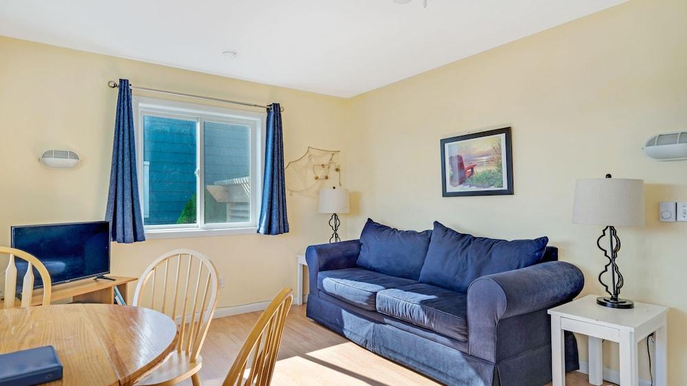 Montauk Oceanside Suites photo 53
