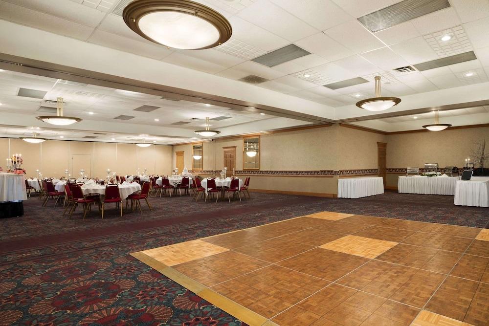 Days Inn by Wyndham Rock Falls photo 5
