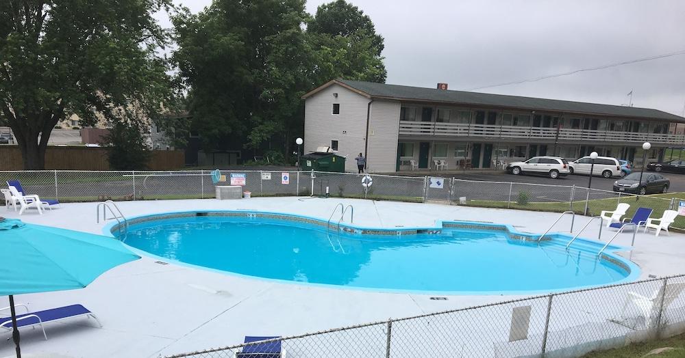 Campus Inn Motel photo 12
