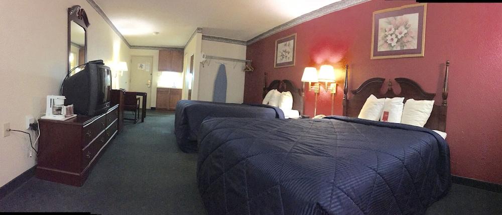 Econo Lodge Reading Airport photo 43