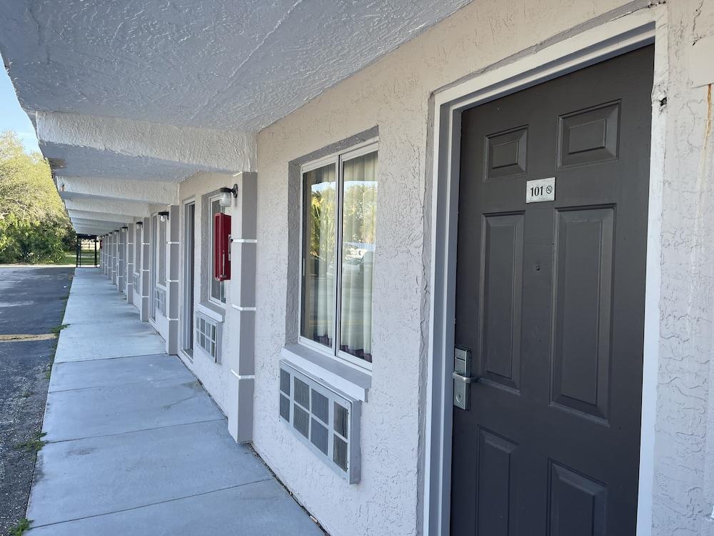 Clearwater Inn photo 6