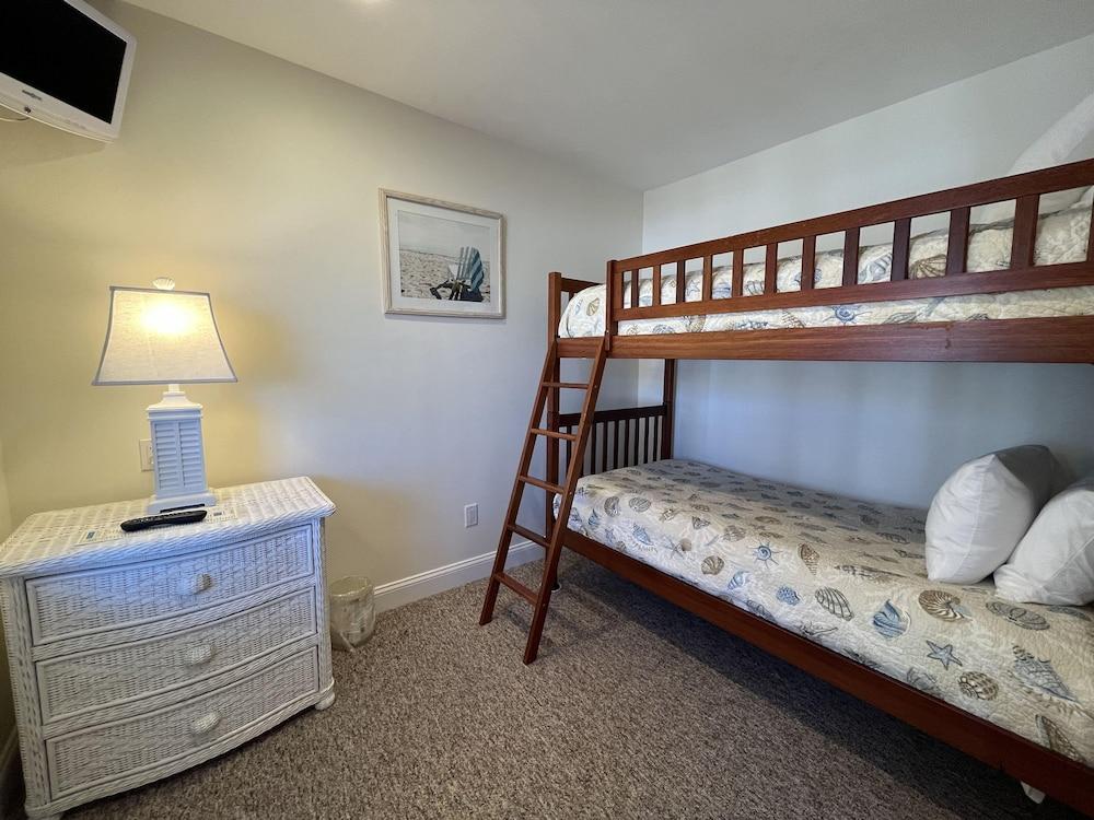 Beach Breeze Inn photo 73