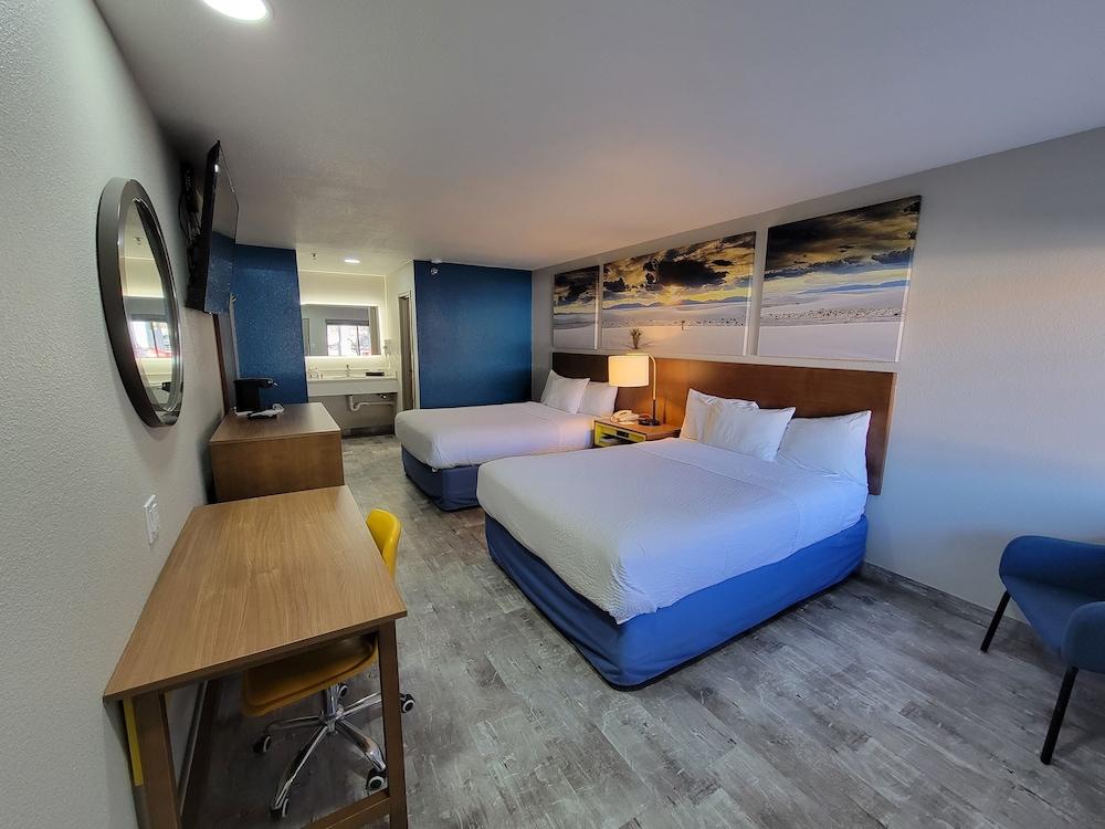 Days Inn by Wyndham Ruidoso Downs photo 40
