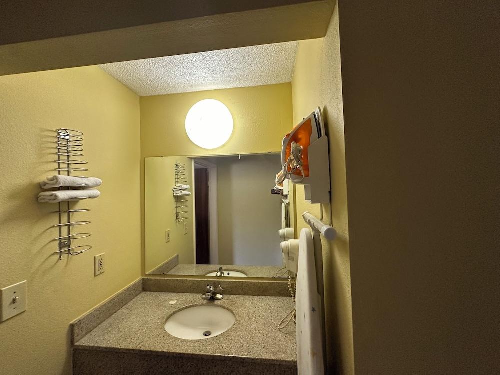 Royal Inn photo 30