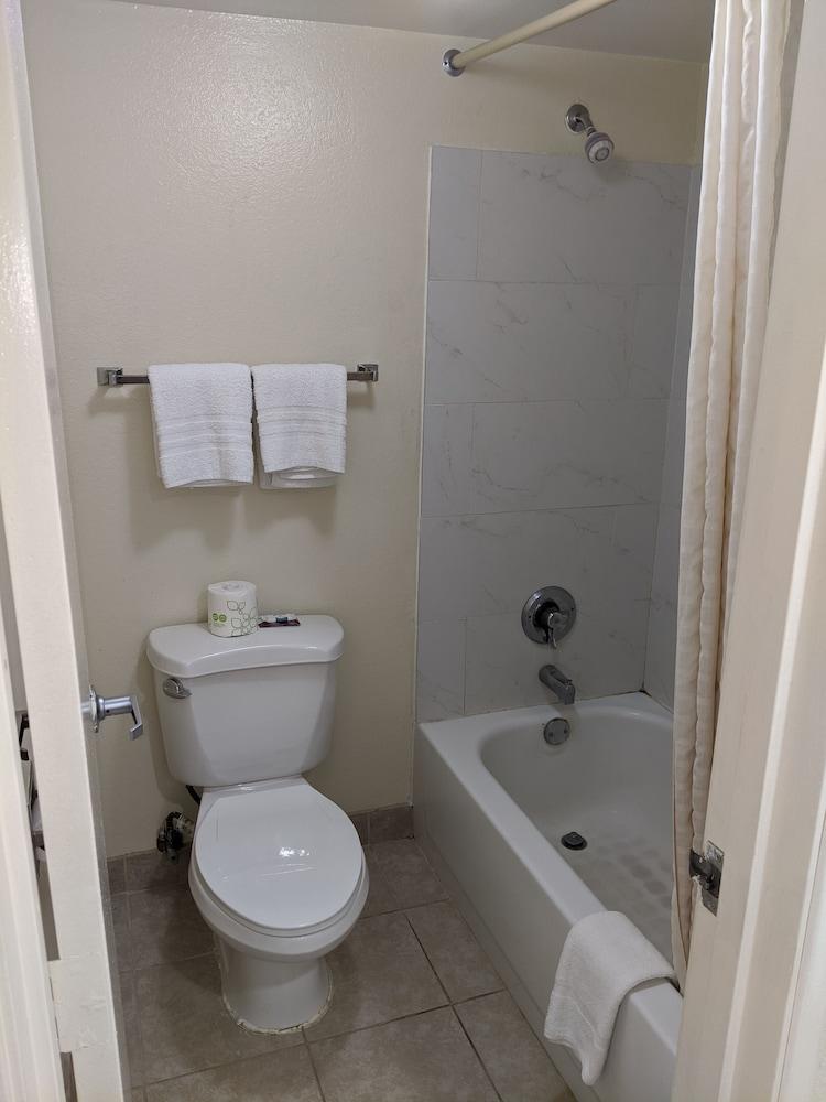 Plano Inn & Suites photo 21