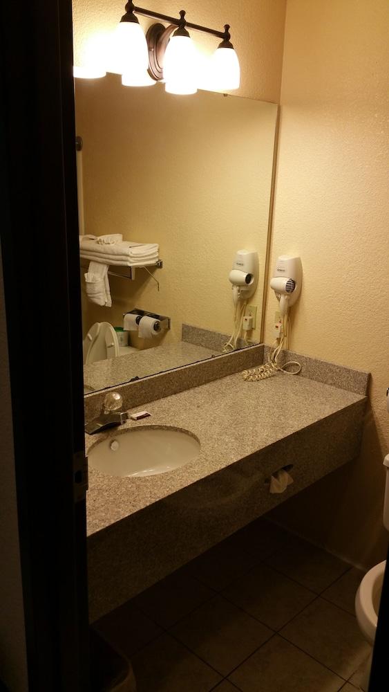 Americourt Hotel photo 34