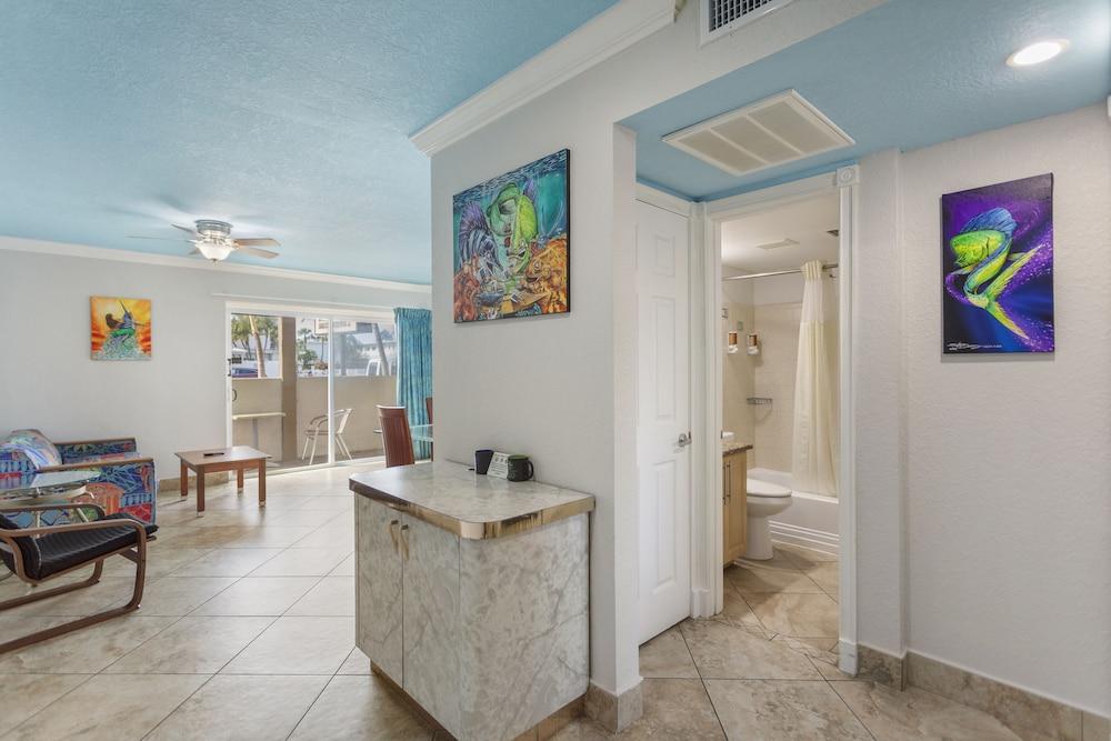 Bay Palms Waterfront Resort - Hotel and Marina photo 10