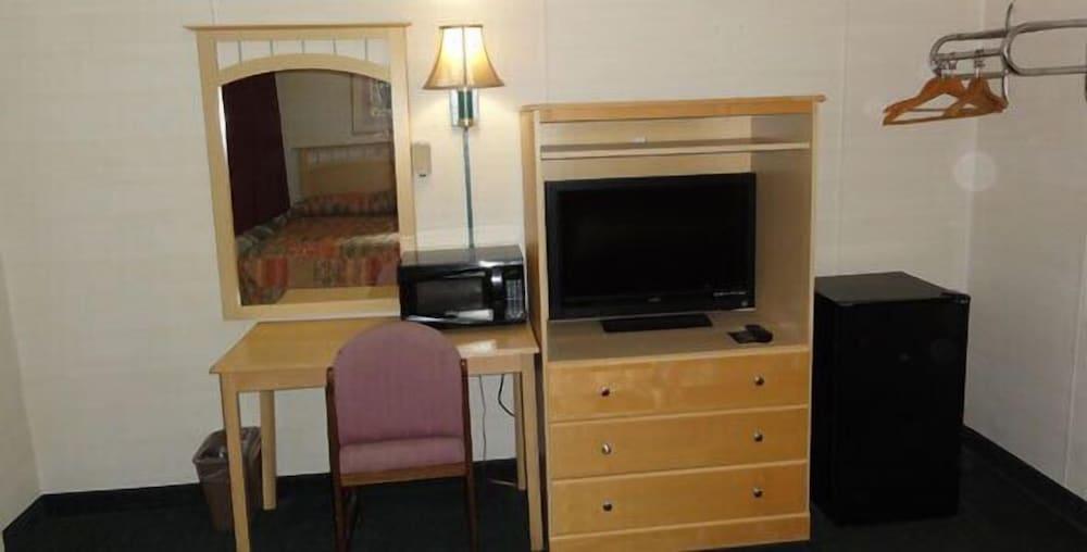 Relax Inn Elmira photo 18