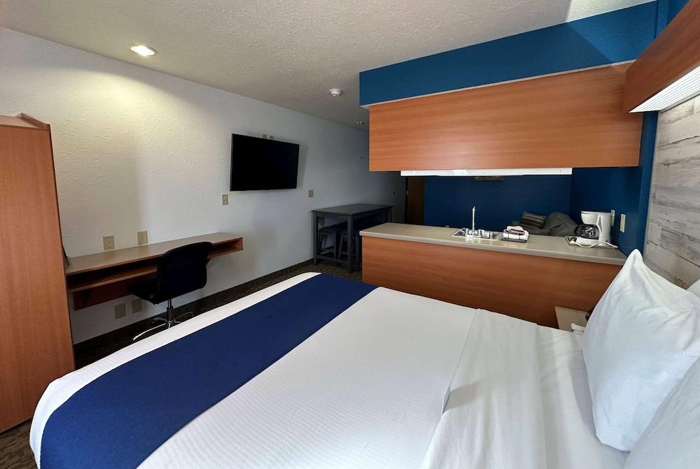 Microtel Inn & Suites by Wyndham Tomah photo 17