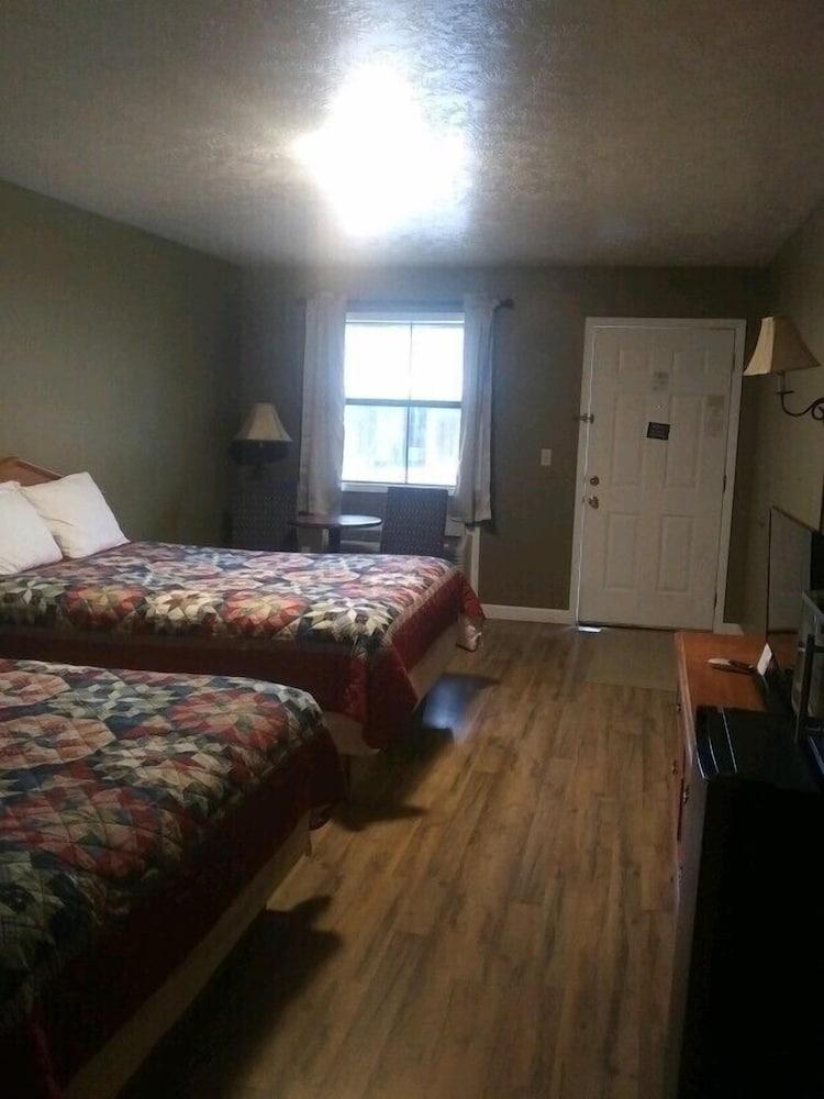 Whispering Creek Lodging & RV Resort photo 9