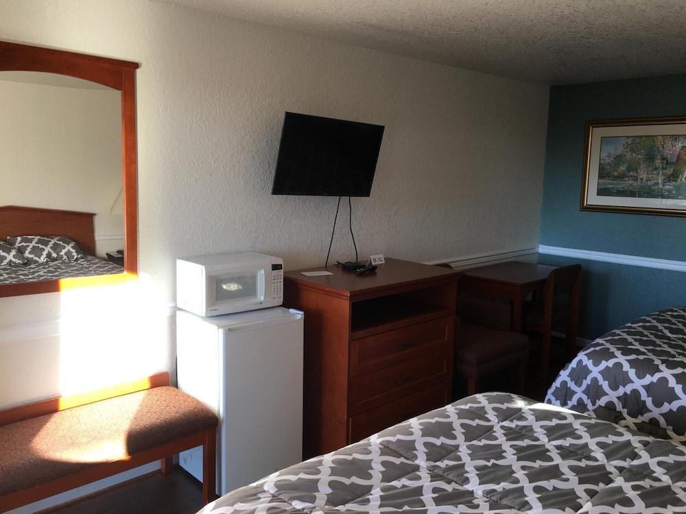 Belfair Motel photo 10