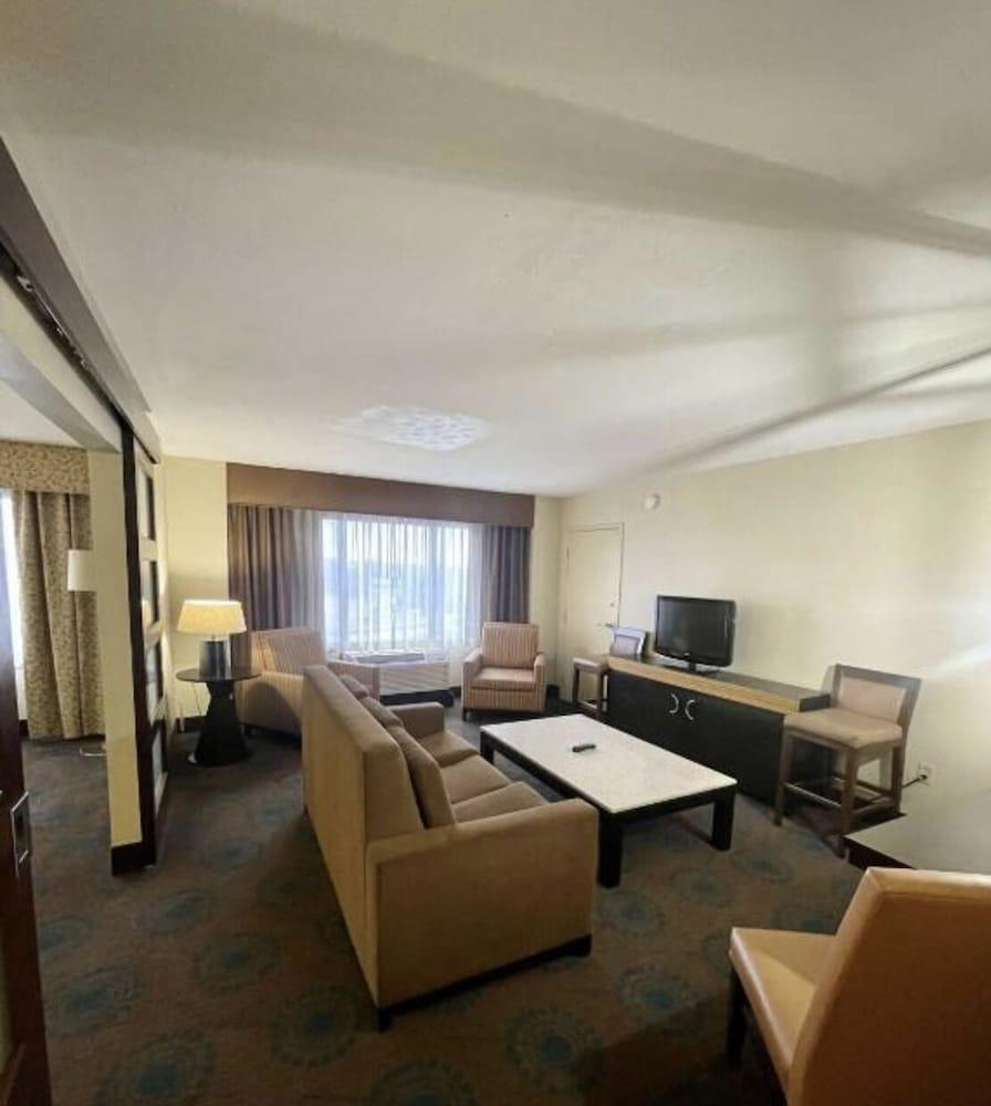Brandywine Plaza Hotel photo 16