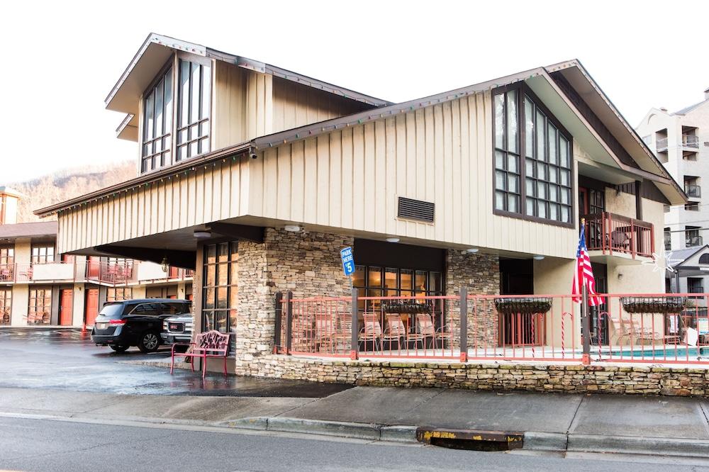 Mountain House Inn photo 1