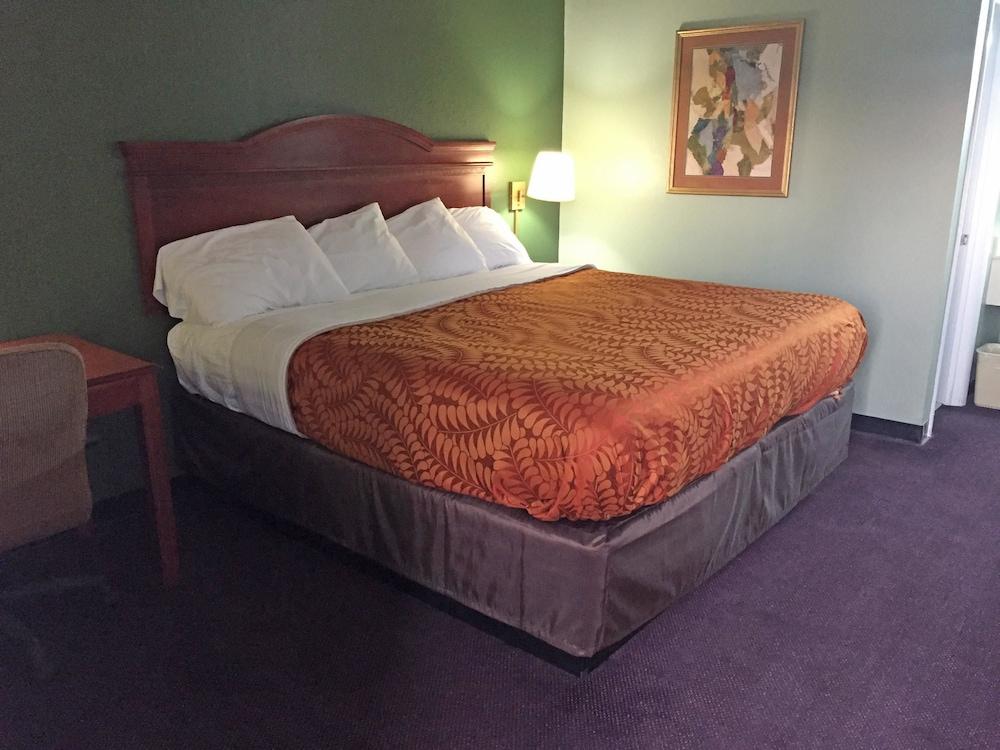 Americas Best Value Inn Manchester, TN photo 3
