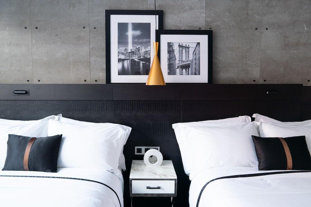 42 Hotel photo 8