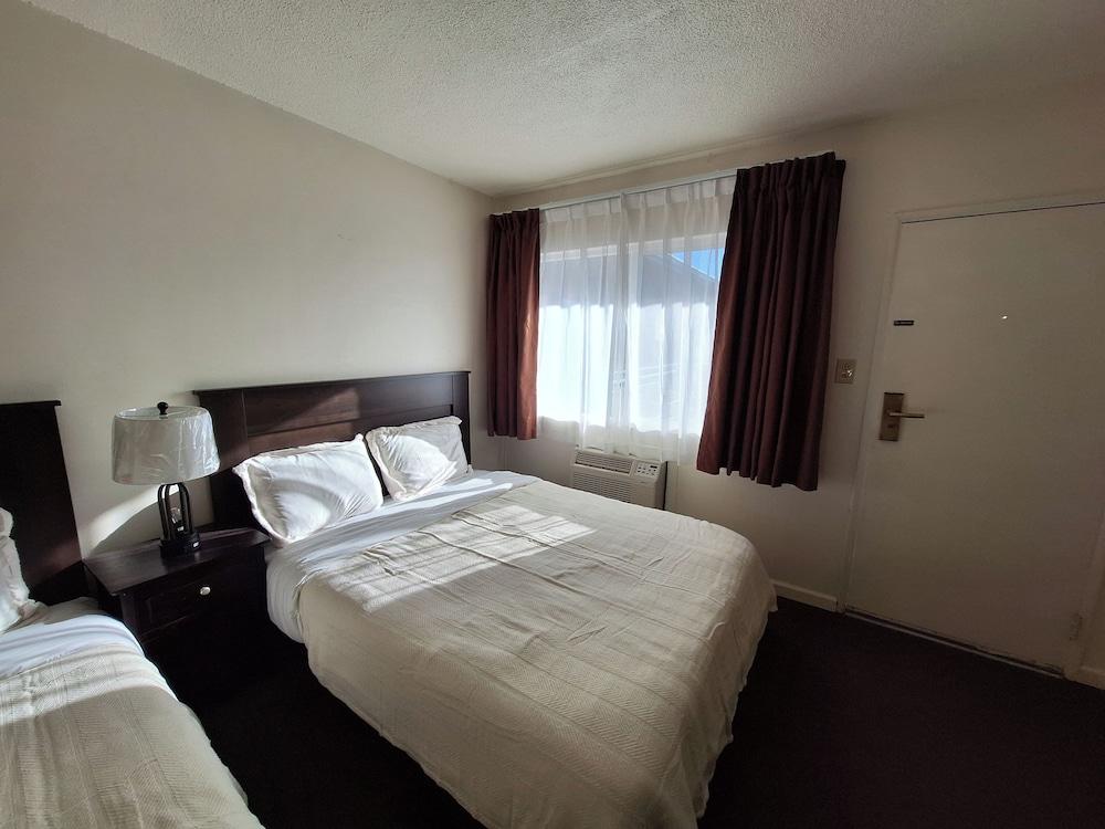 Leisure Lodge Motel photo 17
