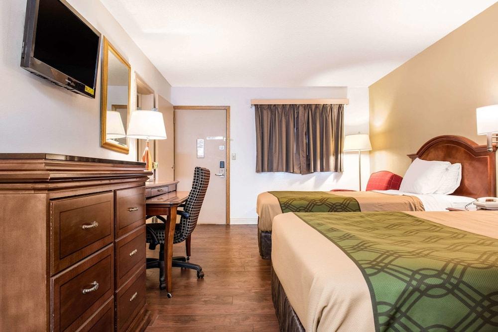 Econo Lodge Holland - Toledo photo 16