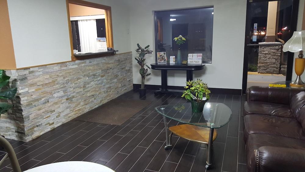Americas Best Value Inn & Suites Harrisonville photo 50