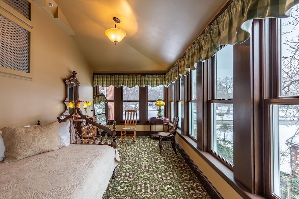 Steele Mansion photo 20