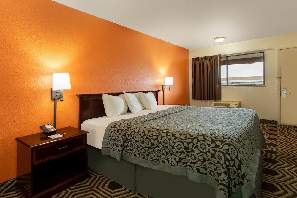 Travelodge by Wyndham Chicago - South Holland photo 3