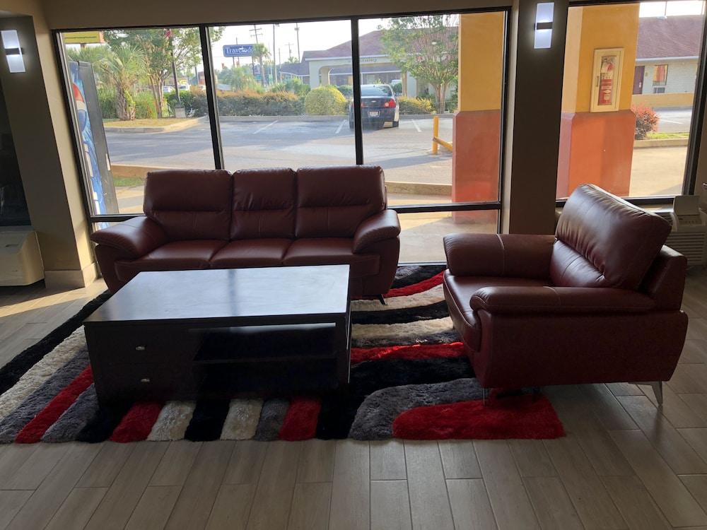 Super 8 by Wyndham, Orangeburg photo 3
