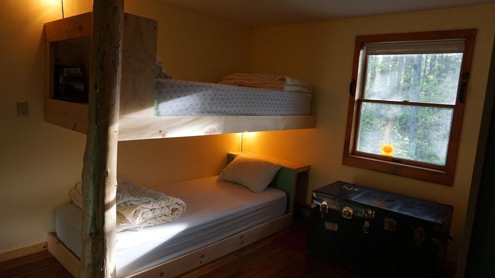 Upscale Hostel by Lake George & Gore Mtn photo 23