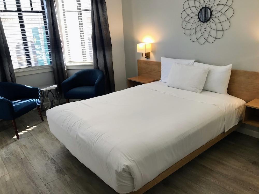 Touchstone Hotel - City Center photo 1