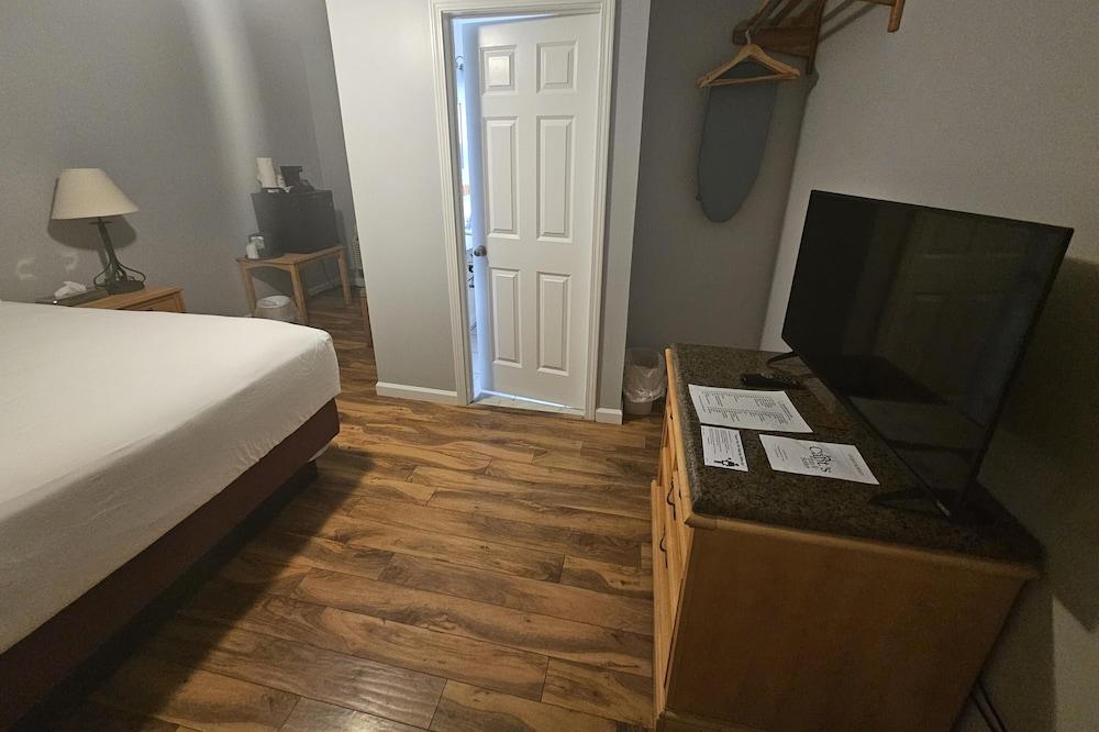 Capt.'s Inn & Suites photo 45