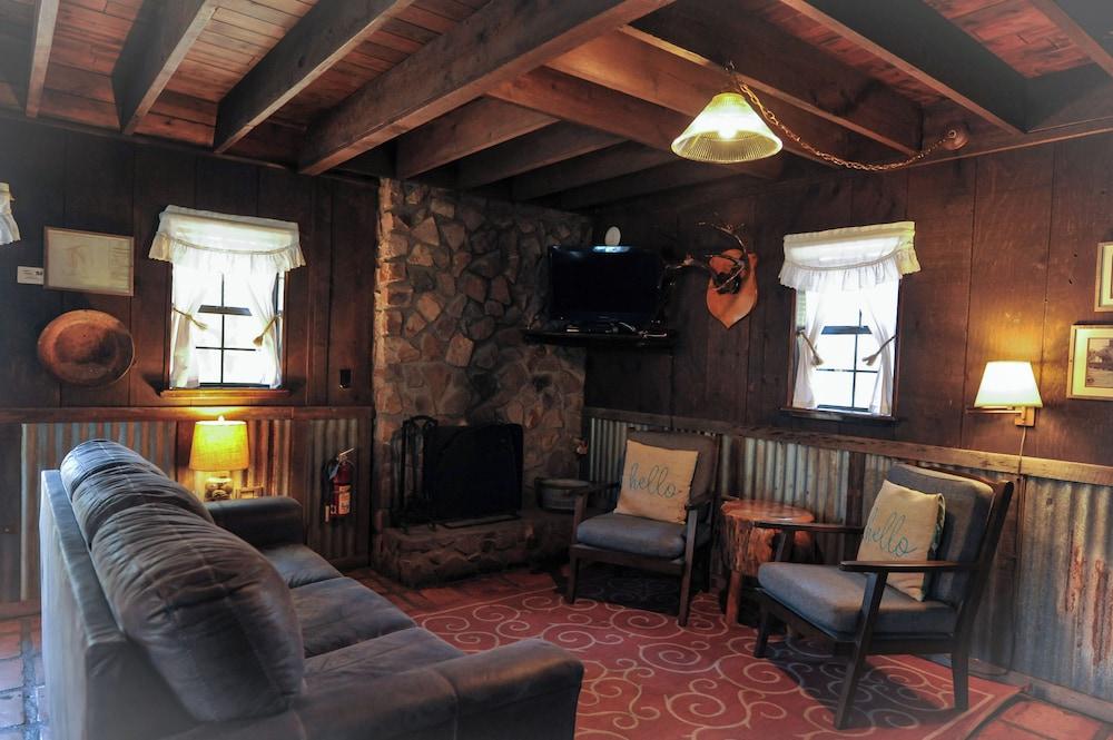 Bear Creek Motel And Cabins photo 39