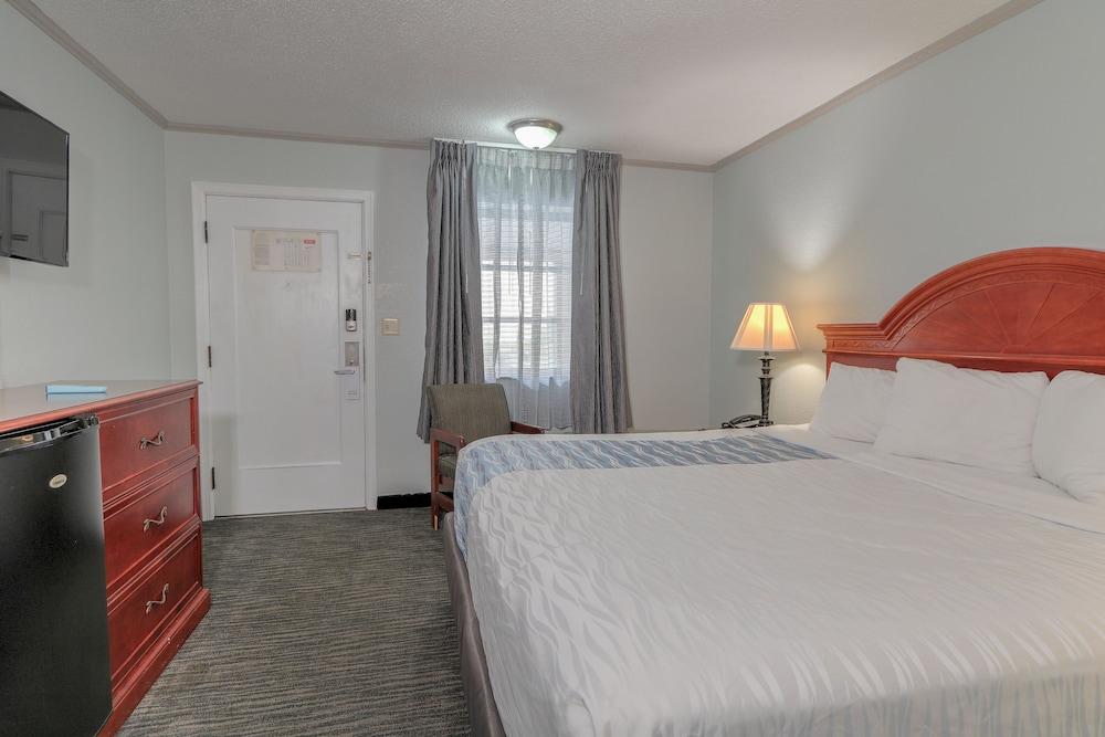 Belle Aire Motel photo 9