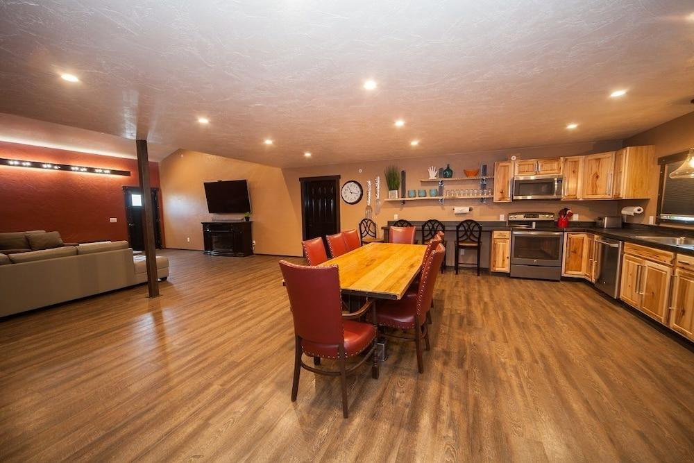 Log Cabin Lodge & Suites photo 19