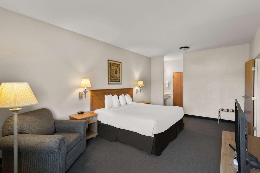 Rodeway Inn & Suites Tomahawk photo 9