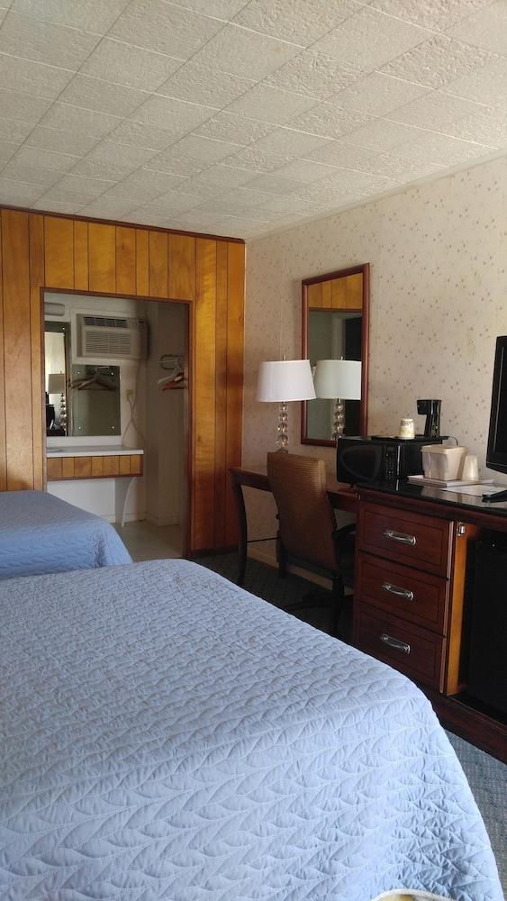 RoseWood Inn photo 60