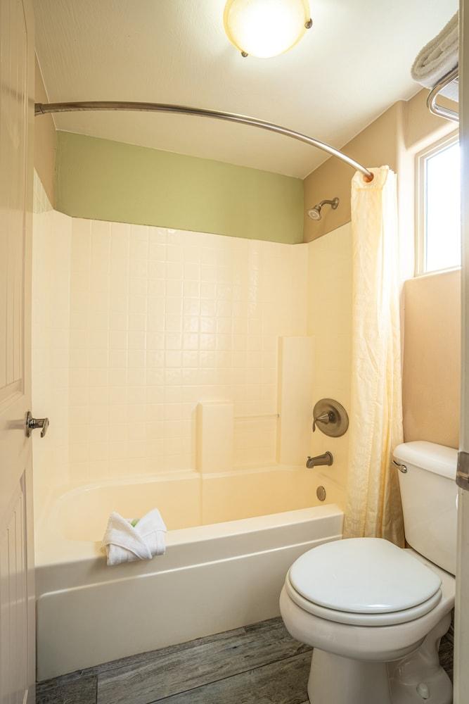 Petty Ranch Inn photo 73