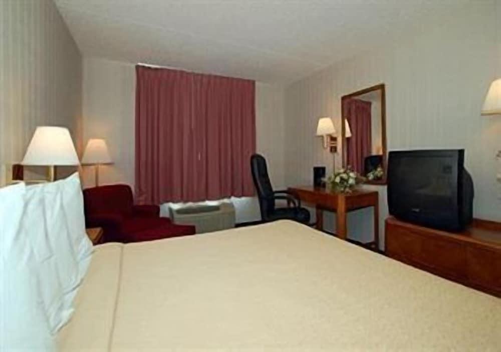 Travelers Inn photo 20