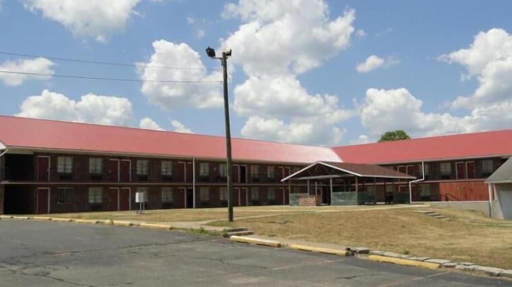 Red Carpet Inn Terre Haute photo 3
