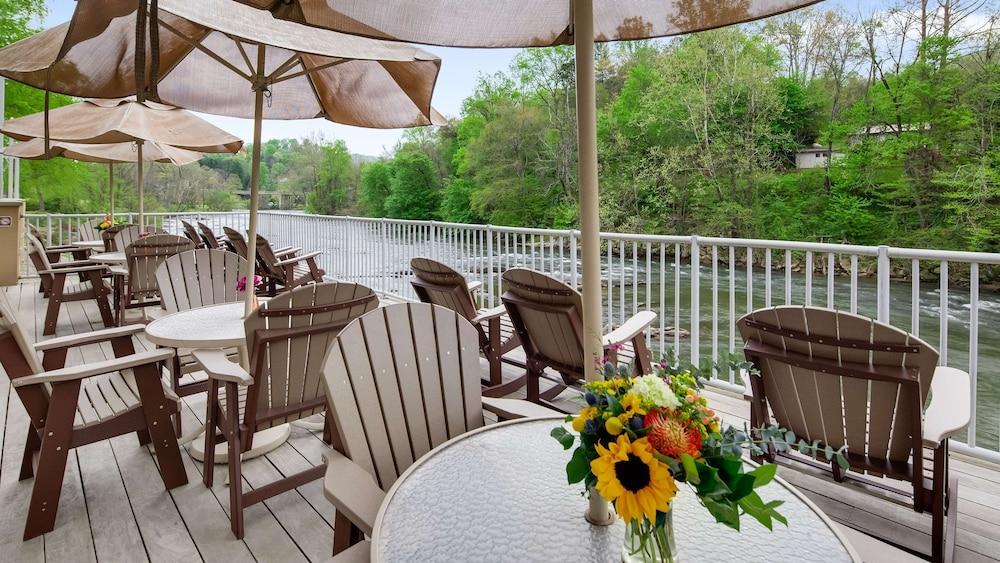 Best Western Plus River Escape Inn & Suites photo 45
